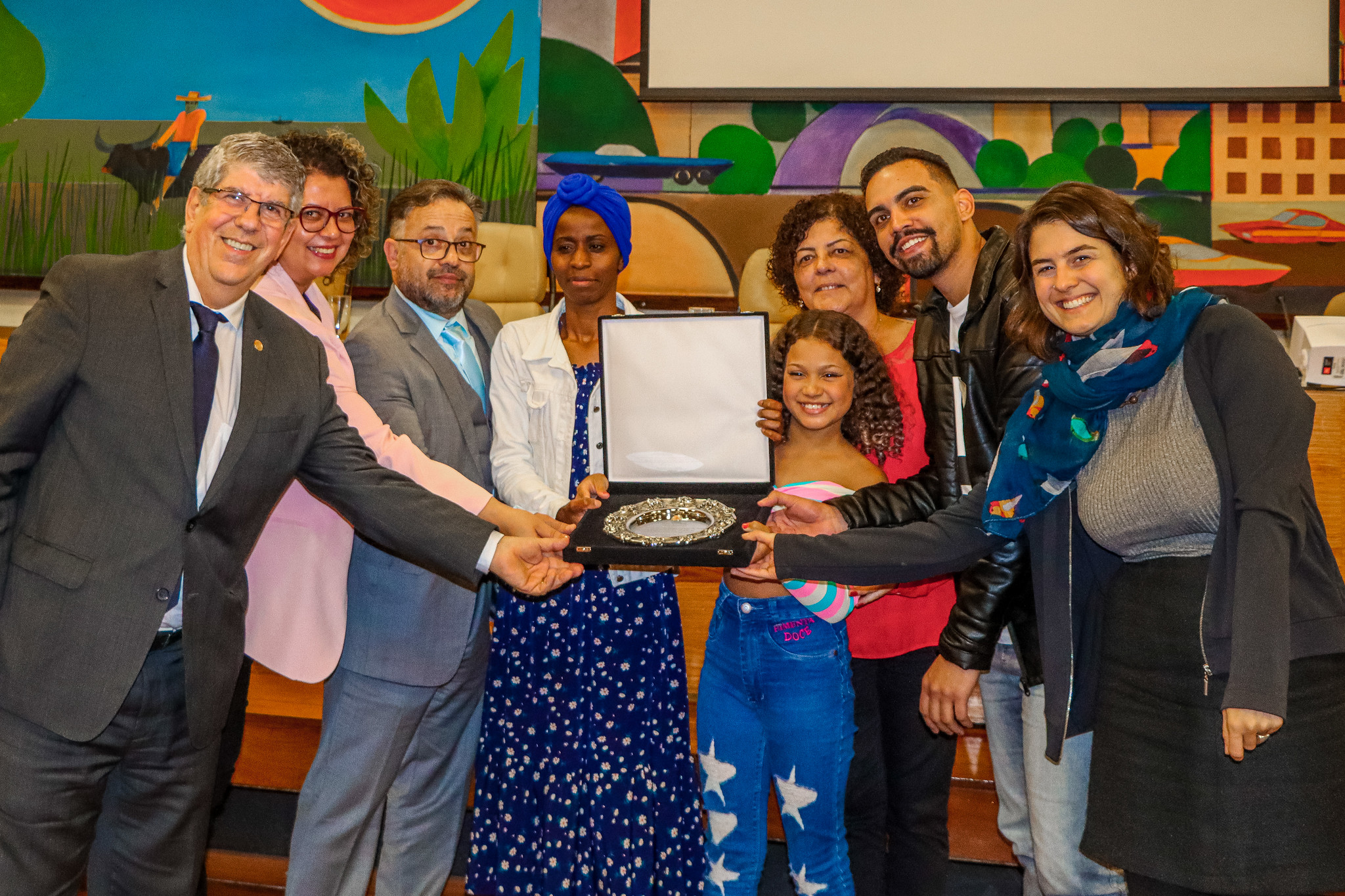 A EMEF Caio Sérgio Pompeu de Toledo foi homenageadacom a entrega da Salva de Prata pela vereadora Luna Zarattini