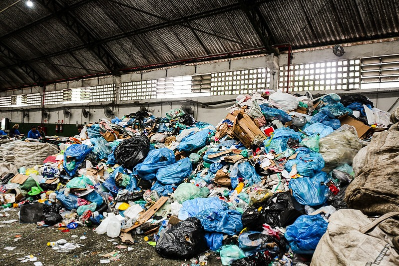 Precisamos de uma nova política de gestão de resíduos sólidos na cidade de São Paulo! Chega de negacionismo climático!